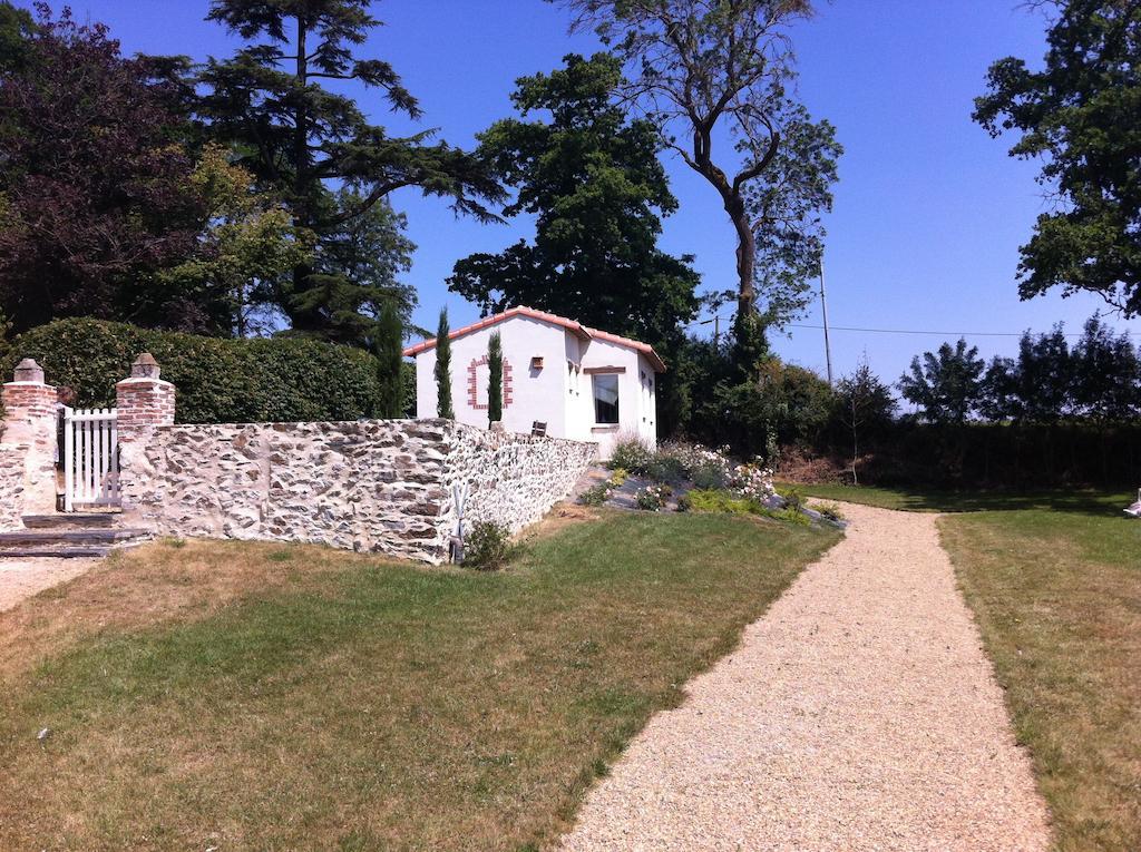 Domaine Du Chene Crucy Bed and Breakfast Liré Exteriör bild
